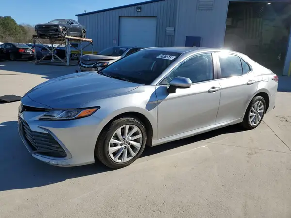 4T1C11AK5MU615881 2021 TOYOTA CAMRY - Image 1