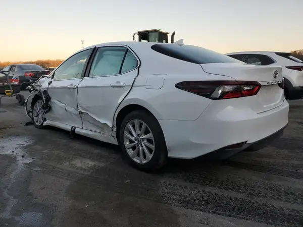 4T1C11AK5NU002662 2022 TOYOTA CAMRY - Image 2