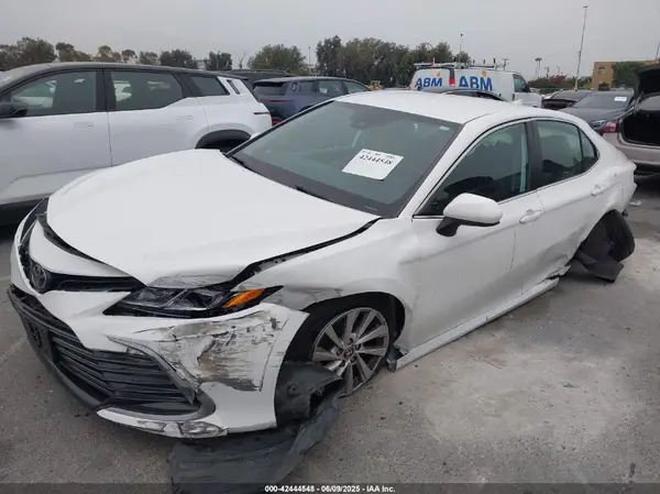 4T1C11AK5NU003049 2022 TOYOTA CAMRY - Image 2