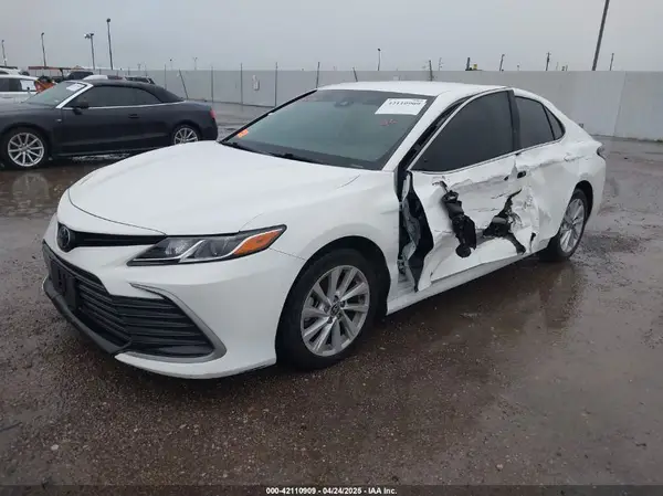 4T1C11AK5NU004475 2022 TOYOTA CAMRY - Image 2