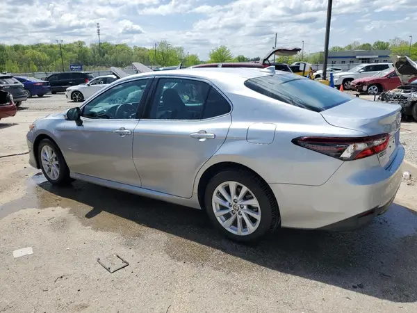 4T1C11AK5NU004881 2022 TOYOTA CAMRY - Image 2