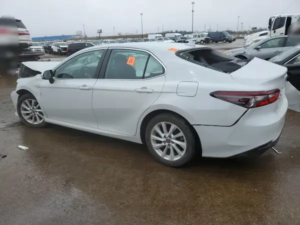 4T1C11AK5NU007148 2022 TOYOTA CAMRY - Image 2