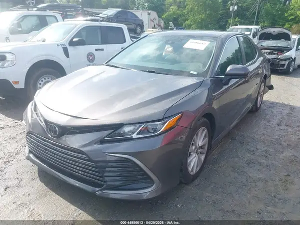 4T1C11AK5NU035953 2022 TOYOTA CAMRY - Image 2