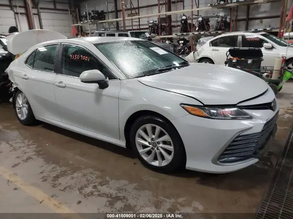 4T1C11AK5NU037816 2022 TOYOTA CAMRY - Image 1