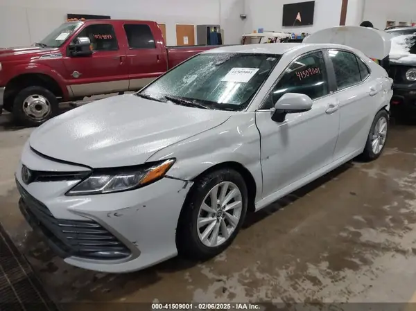 4T1C11AK5NU037816 2022 TOYOTA CAMRY - Image 2
