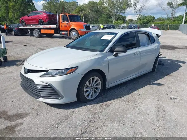 4T1C11AK5NU045575 2022 TOYOTA CAMRY - Image 2