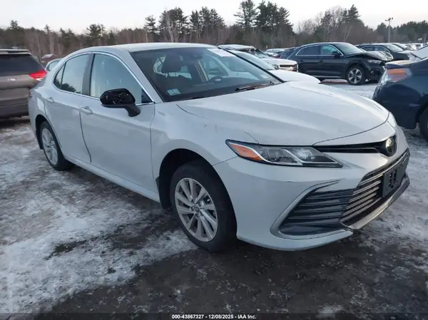 4T1C11AK5NU047018 2022 TOYOTA CAMRY - Image 1