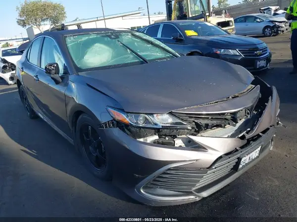 4T1C11AK5NU047780 2022 TOYOTA CAMRY - Image 1