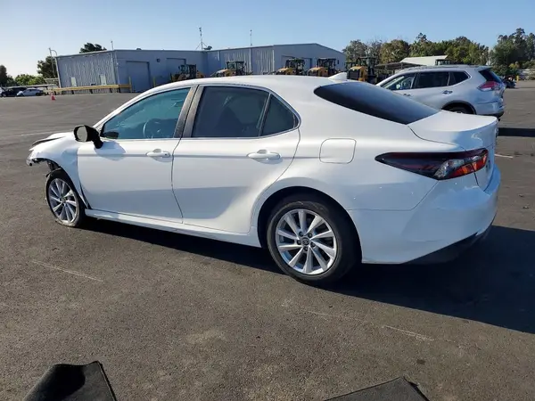4T1C11AK5NU049495 2022 TOYOTA CAMRY - Image 2