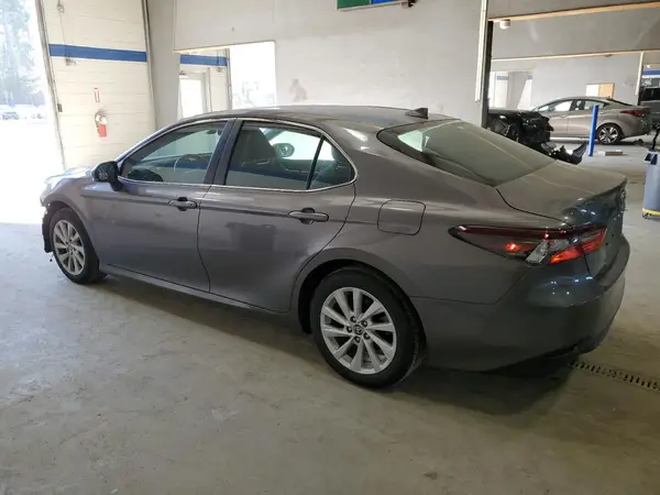 4T1C11AK5NU051215 2022 TOYOTA CAMRY - Image 2