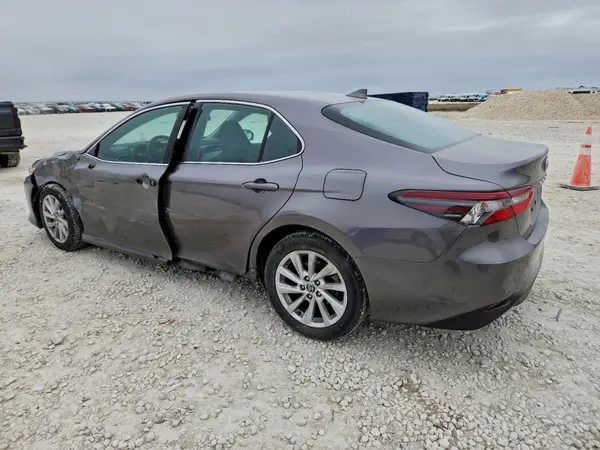 4T1C11AK5NU053613 2022 TOYOTA CAMRY - Image 2
