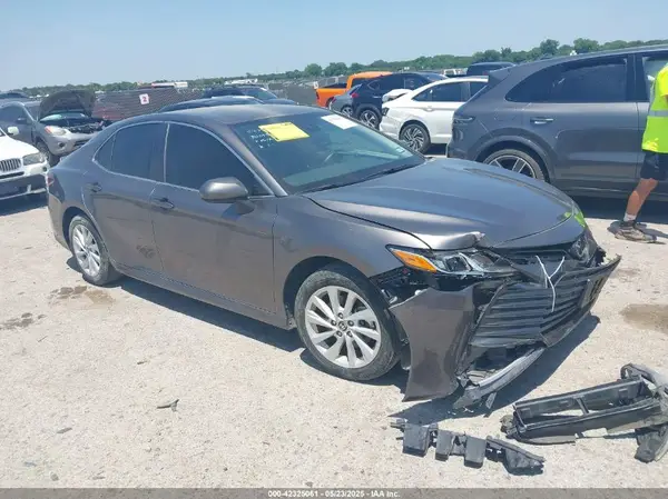 4T1C11AK5NU055863 2022 TOYOTA CAMRY - Image 1