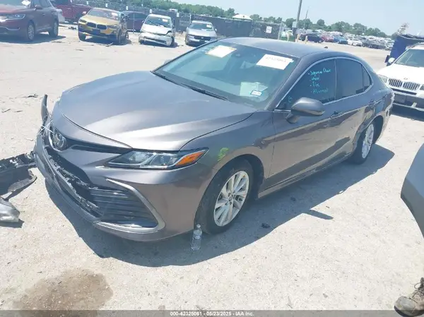 4T1C11AK5NU055863 2022 TOYOTA CAMRY - Image 2