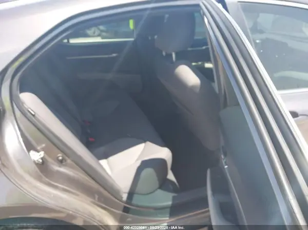 4T1C11AK5NU055863 2022 TOYOTA CAMRY - Image 8