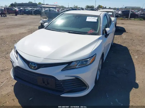 4T1C11AK5NU062697 2022 TOYOTA CAMRY - Image 2