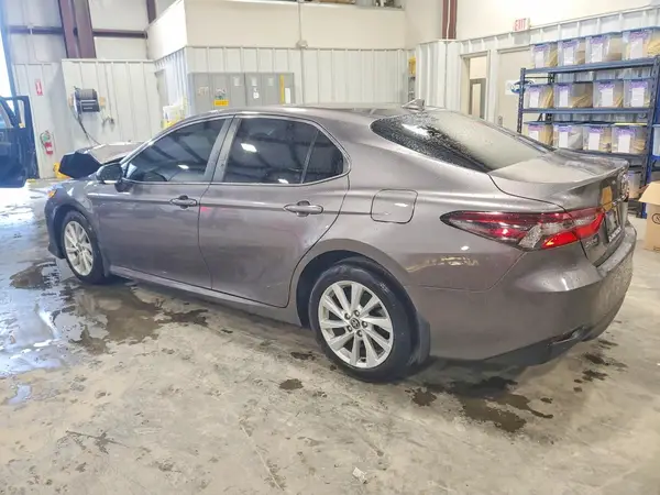 4T1C11AK5NU070203 2022 TOYOTA CAMRY - Image 2