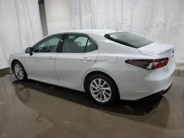 4T1C11AK5NU074252 2022 TOYOTA CAMRY - Image 2