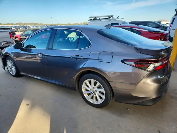 4T1C11AK5NU619284 2022 TOYOTA CAMRY - Image 2