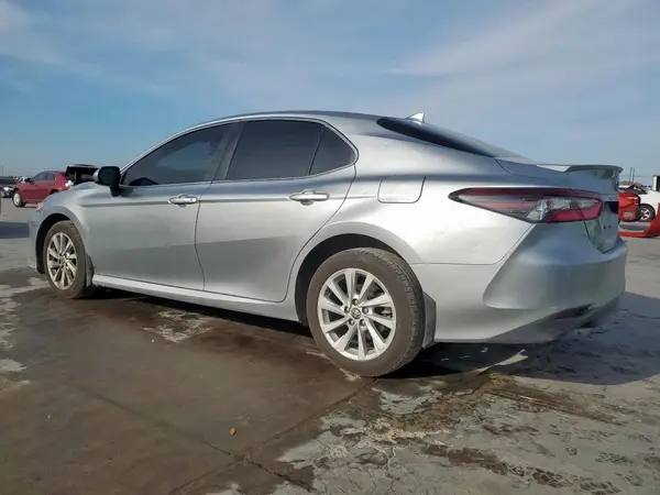 4T1C11AK5NU627031 2022 TOYOTA CAMRY - Image 2