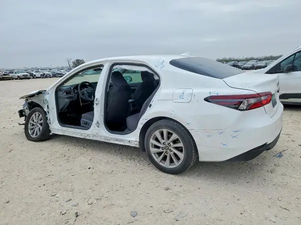 4T1C11AK5NU629670 2022 TOYOTA CAMRY - Image 2