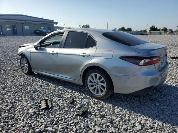 4T1C11AK5NU632570 2022 TOYOTA CAMRY - Image 2