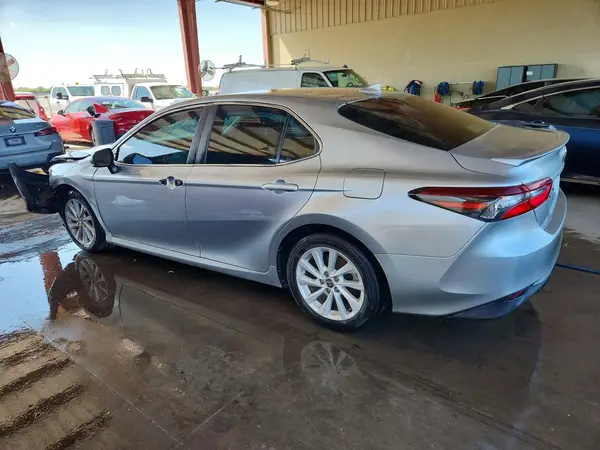 4T1C11AK5NU632777 2022 TOYOTA CAMRY - Image 2