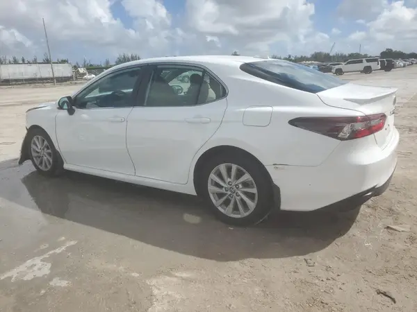 4T1C11AK5NU632908 2022 TOYOTA CAMRY - Image 2