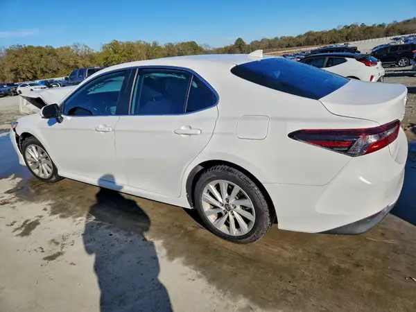 4T1C11AK5NU634819 2022 TOYOTA CAMRY - Image 2