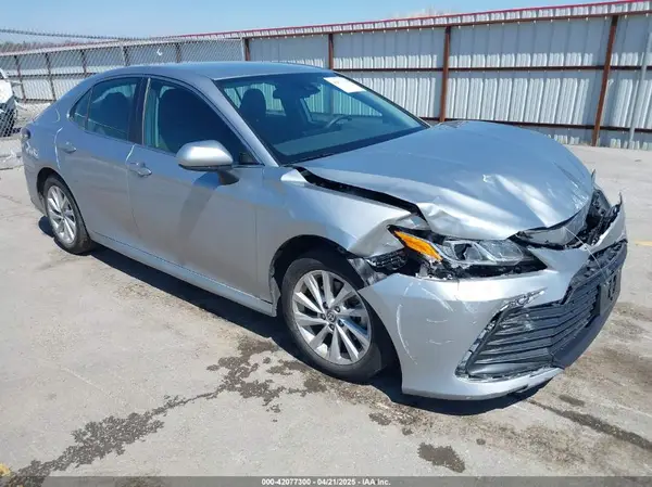 4T1C11AK5NU637798 2022 TOYOTA CAMRY - Image 1