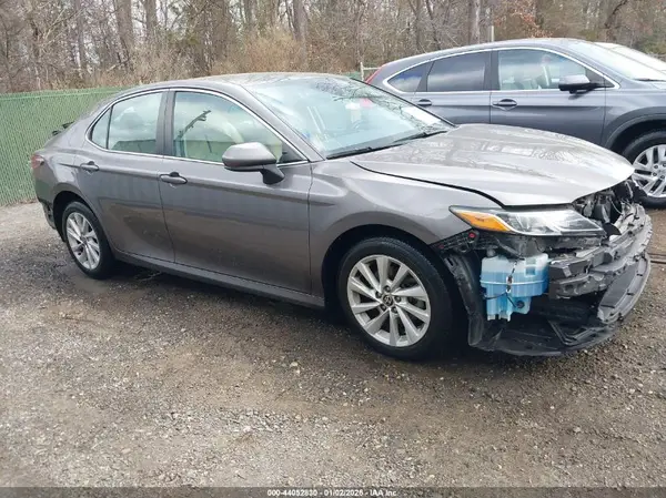 4T1C11AK5NU638773 2022 TOYOTA CAMRY - Image 1
