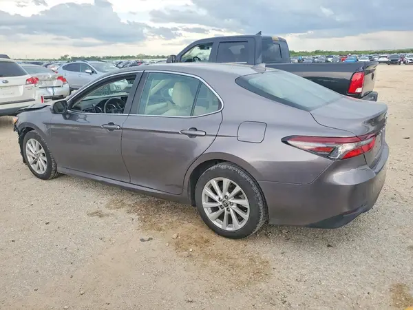 4T1C11AK5NU641835 2022 TOYOTA CAMRY - Image 2