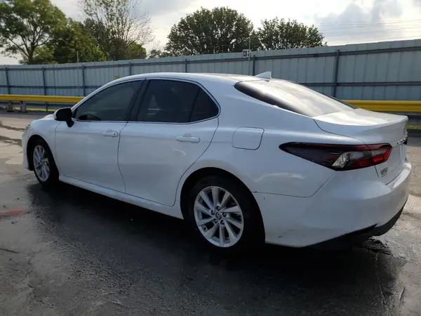 4T1C11AK5NU643262 2022 TOYOTA CAMRY - Image 2
