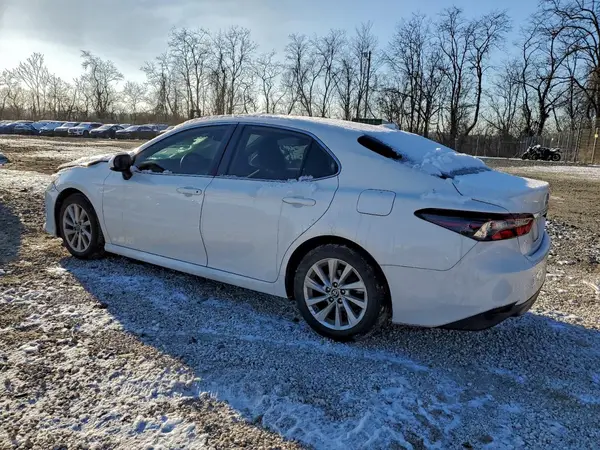 4T1C11AK5NU647845 2022 TOYOTA CAMRY - Image 2