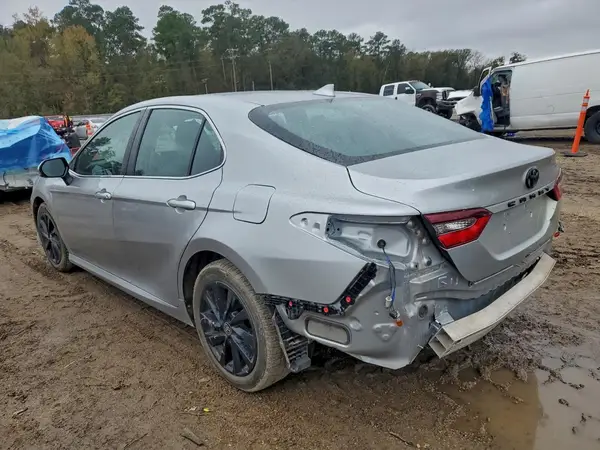 4T1C11AK5NU648073 2022 TOYOTA CAMRY - Image 2