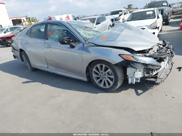 4T1C11AK5NU650812 2022 TOYOTA CAMRY - Image 1
