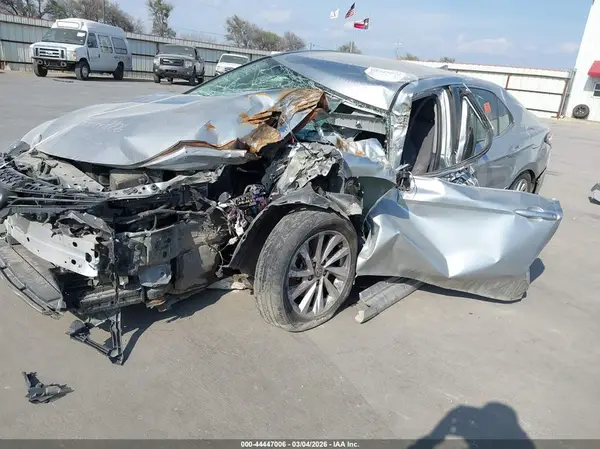 4T1C11AK5NU650812 2022 TOYOTA CAMRY - Image 2