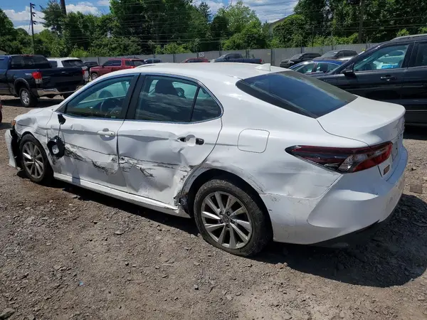 4T1C11AK5NU650955 2022 TOYOTA CAMRY - Image 2