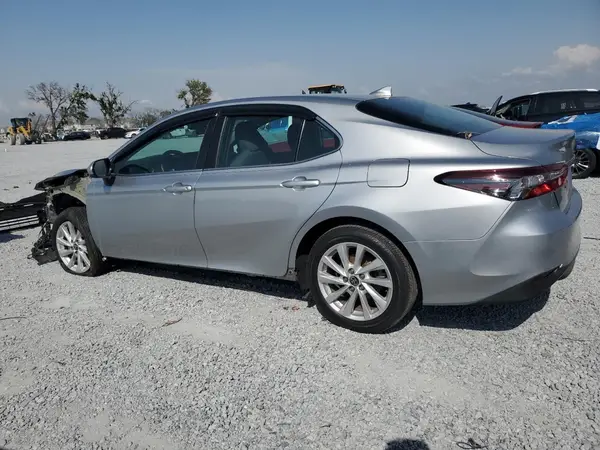 4T1C11AK5NU650972 2022 TOYOTA CAMRY - Image 2