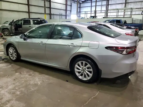 4T1C11AK5NU653516 2022 TOYOTA CAMRY - Image 2