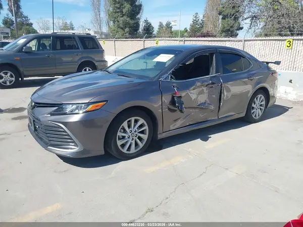 4T1C11AK5NU656366 2022 TOYOTA CAMRY - Image 2