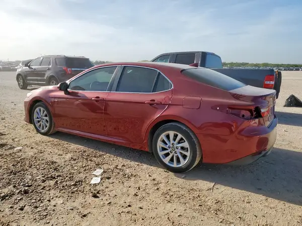 4T1C11AK5NU658621 2022 TOYOTA CAMRY - Image 2