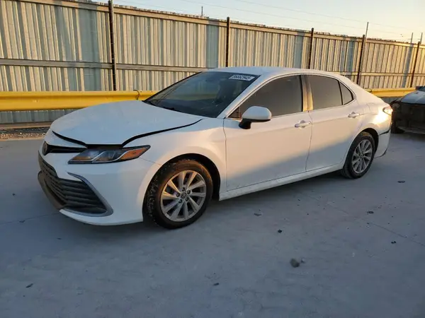4T1C11AK5NU662748 2022 TOYOTA CAMRY - Image 1