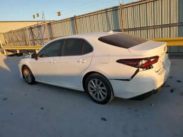 4T1C11AK5NU662748 2022 TOYOTA CAMRY - Image 2