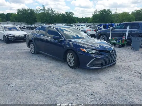 4T1C11AK5NU662751 2022 TOYOTA CAMRY - Image 1