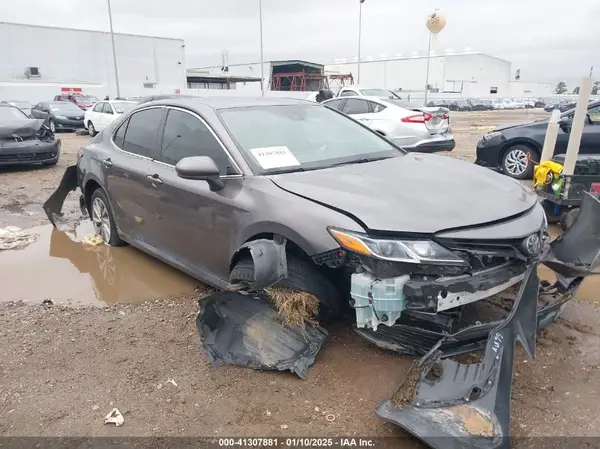 4T1C11AK5NU669313 2022 TOYOTA CAMRY - Image 1