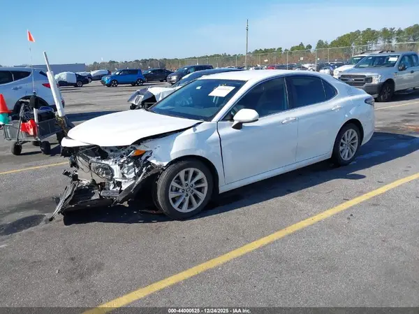 4T1C11AK5NU675192 2022 TOYOTA CAMRY - Image 2