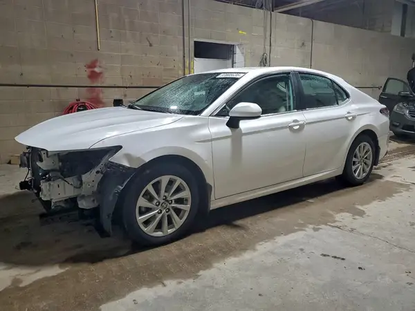 4T1C11AK5NU675869 2022 TOYOTA CAMRY - Image 1