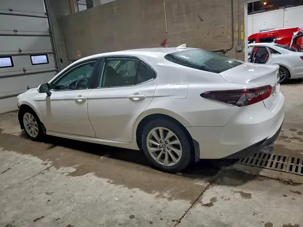 4T1C11AK5NU675869 2022 TOYOTA CAMRY - Image 2