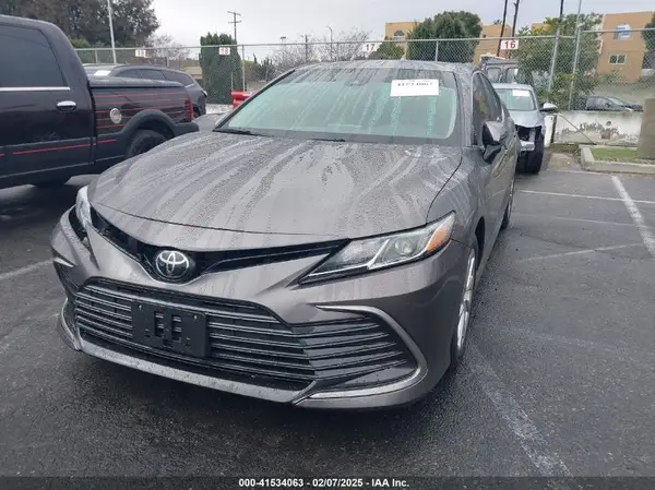 4T1C11AK5NU680554 2022 TOYOTA CAMRY - Image 2