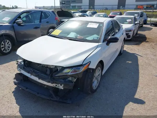 4T1C11AK5NU680666 2022 TOYOTA CAMRY - Image 2